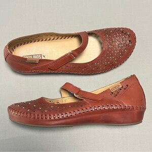 Pikolinos Leather Mary Jane Flats Size 39 8.5–9 Red Cutout Floral Comfort Shoes